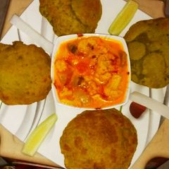 A picture of Palak puri.