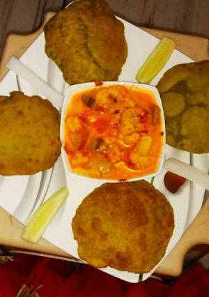 A picture of Palak puri.