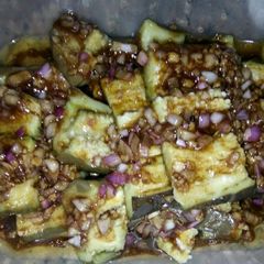 A picture of Steam Eggplant with sauce.