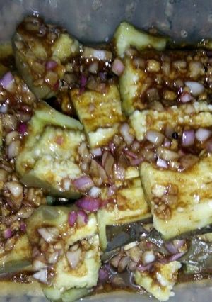 A picture of Steam Eggplant with sauce.