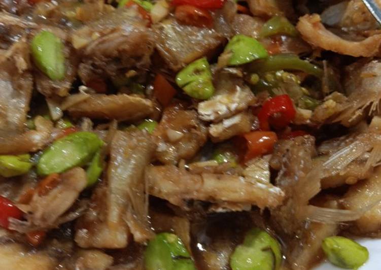 Ikan asin pedas tumis pete