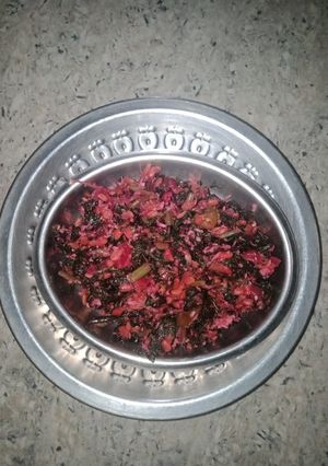 சிவப்பு தண்டு கீரை பொரியல்(sivappu thandu keerai poriyal recipe in tamil) செய்முறை முக்கிய புகைப்படம்