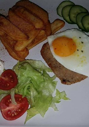 Holstein szelet hasábburgonyával recept fotója