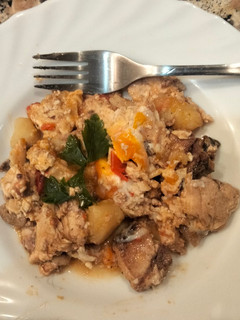 Una foto de Pez espada salteado con patatas guisadas