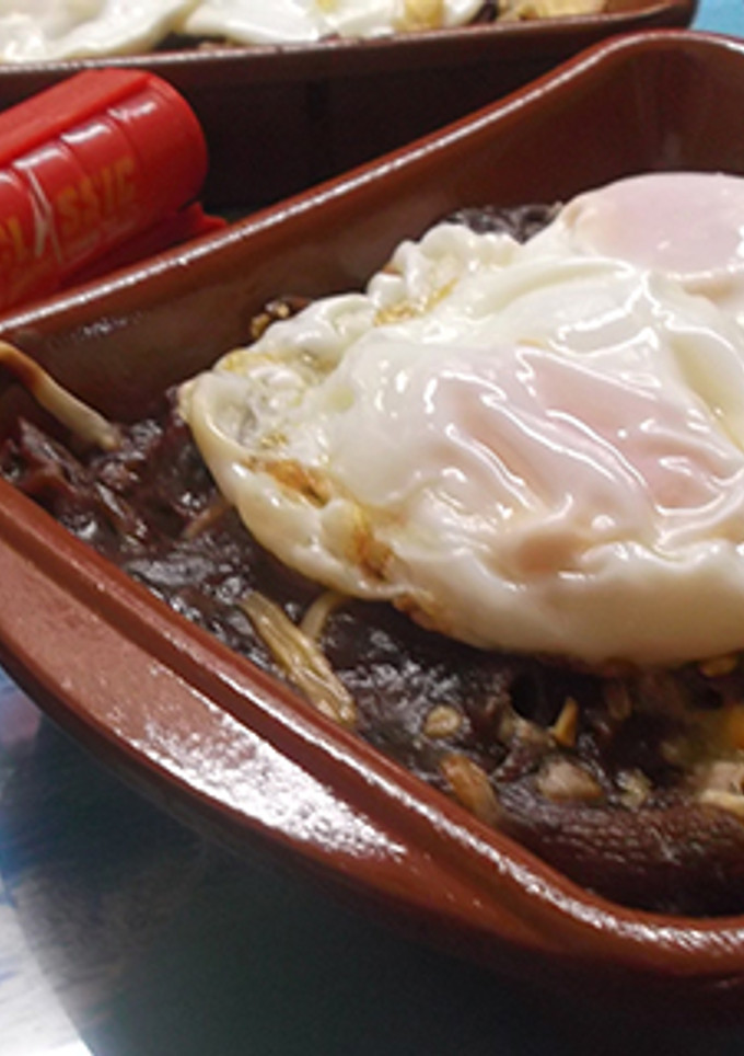Una foto de Macarrones con chocolate y huevo