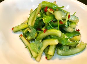 Hình của món Dưa leo trộn.