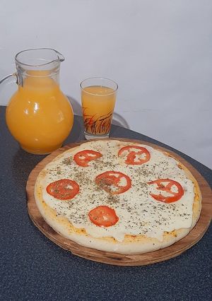 Una foto de Pizza casera 😋🍕🍕