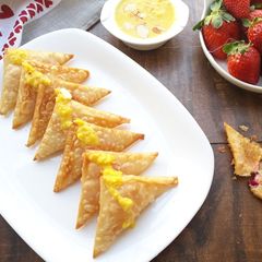 A picture of Strawberry Samosa with Kesar Badam Rabdi.