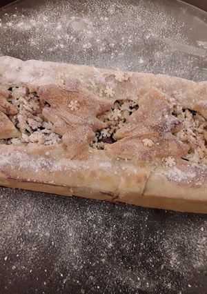 A picture of Sig's Boozy Mince, Cranberry and Marzipan Pie.
