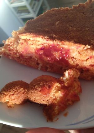 Una foto de Torta de naranja, tangerina, remolacha coco y dulce goiavada