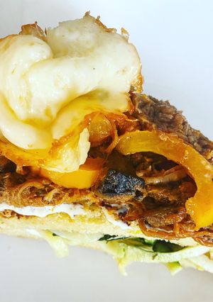Una foto de Sándwich de carne deshebrada con salsa tártara y calabazas - keto