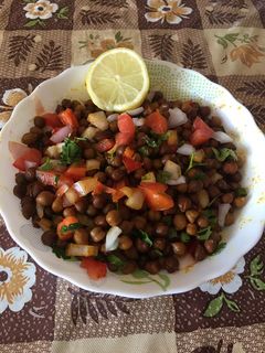 ચણા ચાટ(Chana chaat recipe in Gujarati) રેસીપી મુખ્ય ફોટો