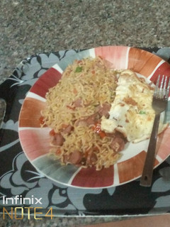 A picture of Sausage Noodles with fried egg.