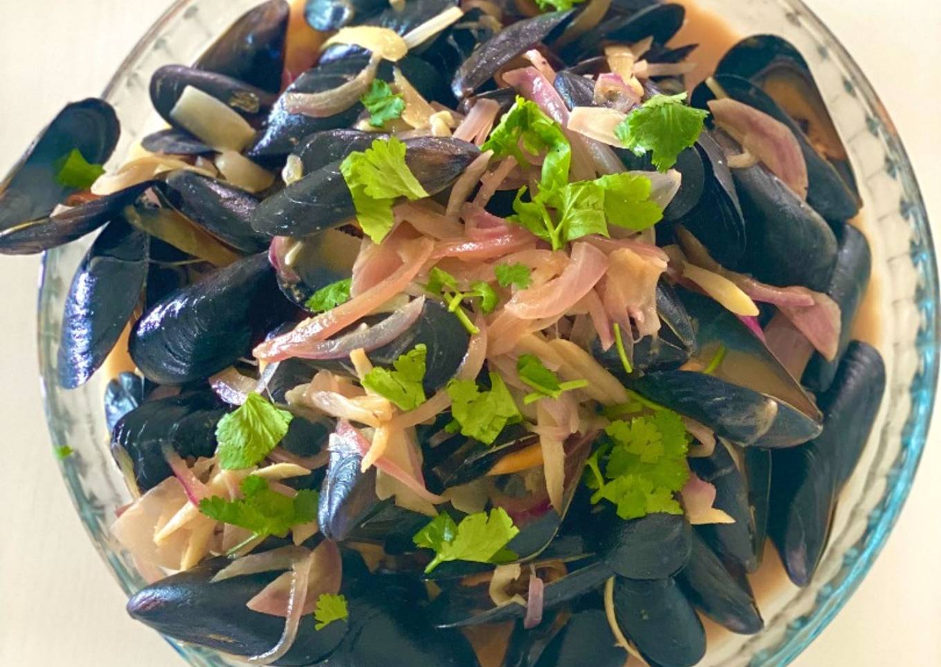 Mejillones al vapor con salsa thai. Receta de Gispy Chef