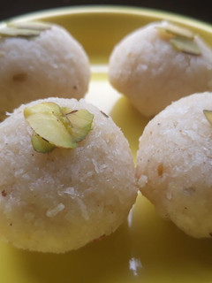 A picture of Coconut Ladoo.