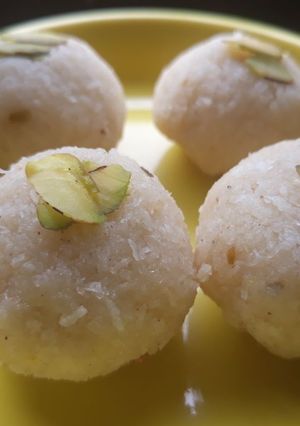 A picture of Coconut Ladoo.
