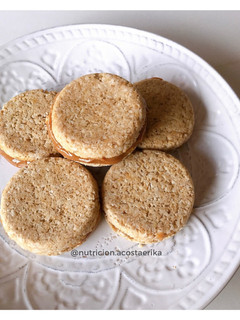Una foto de Alfajores de avena y coco