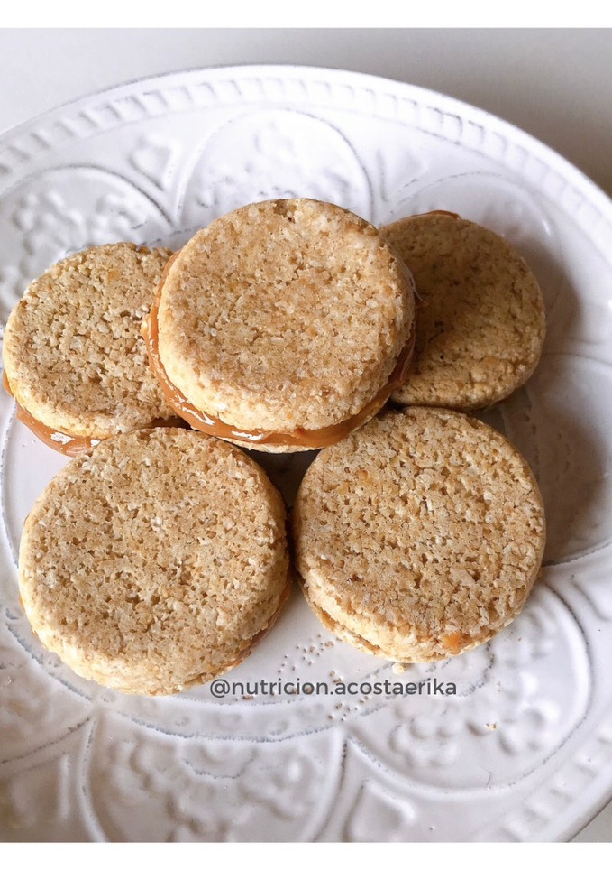 Una foto de Alfajores de avena y coco