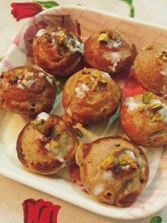 बनाना केक इन अप्पे पैन (Banana cake in appe pan recipe in hindi) रेसिपी मुख्य फोटो