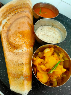 मसाला डोसा (Masala Dosa Recipe in Hindi) रेसिपी मुख्य फोटो