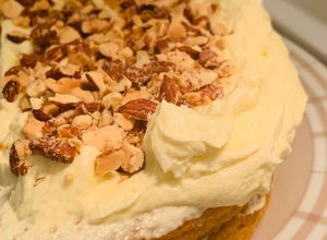 รูปของ Carrot cake (เค้กแครอทสูตรคลีน-แต่ส่วนครีมแคลไม่น้อยนะจ๊ะ)