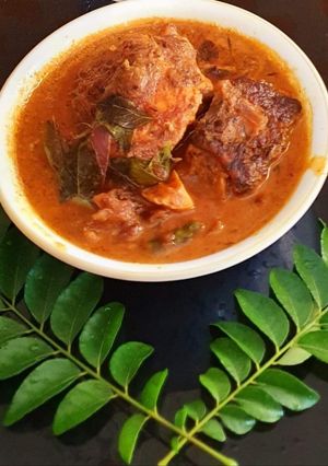 কারি পাতা দিয়ে রুই মাছের কালিয়া (curry pata diye rui macher kalia recipe in Bengali) রেসিপির প্রধান ছবি