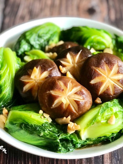 鮮菇炒高麗菜心 的食譜成品照片