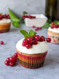 A picture of Red currant cupcakes.