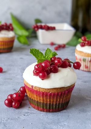 A picture of Red currant cupcakes.