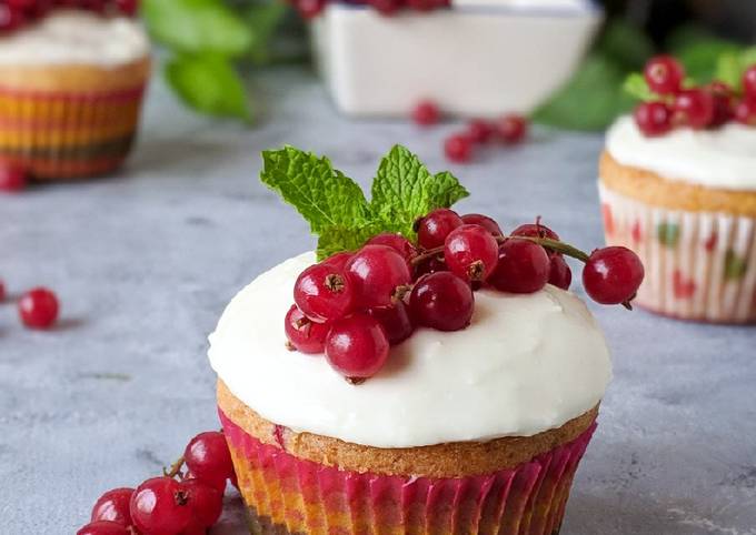 Recipe of Award-winning Red currant cupcakes