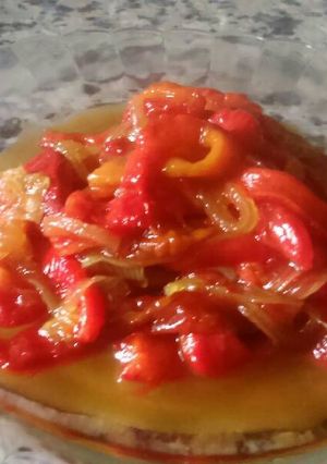 Una foto de Pimientos rojos asados con cebolla caramelizada