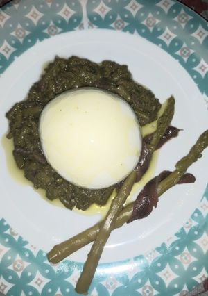 Foto di Burratina acciughe e asparagi