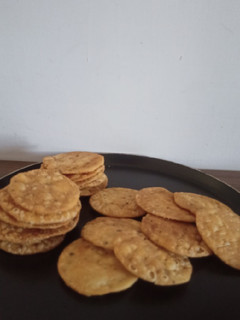 ફરસી પૂરી (Farsi Poori Recipe In Gujarati) રેસીપી મુખ્ય ફોટો