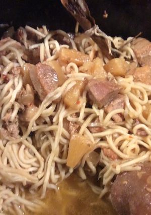 Une photo de Sauté de porc à l'ananas et noddles