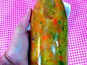 Una foto de salsa picante de guindilla