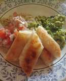 Rollitos de queso crema con atún y guacamole