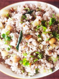 சிகப்பு அவல் காய்கறி உப்புமா(Red flattern rice vegetable upma) செய்முறை முக்கிய புகைப்படம்
