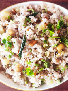 சிகப்பு அவல் காய்கறி உப்புமா(Red flattern rice vegetable upma) செய்முறை முக்கிய புகைப்படம்