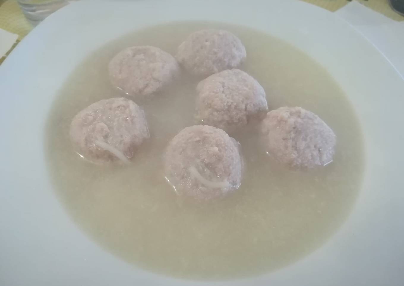 Albóndigas con caldo de cocido