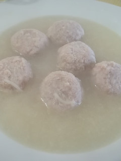 Una foto de Albóndigas con caldo de cocido
