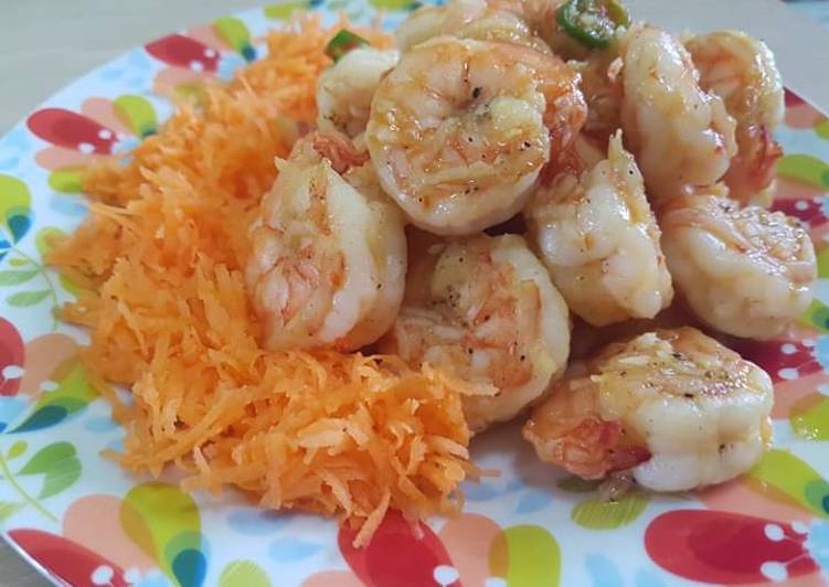Steps to Prepare Favorite Butter Garlic Shrimps Stir Fry