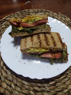 Una foto de Hamburguesa de espinacas y huevo cocido