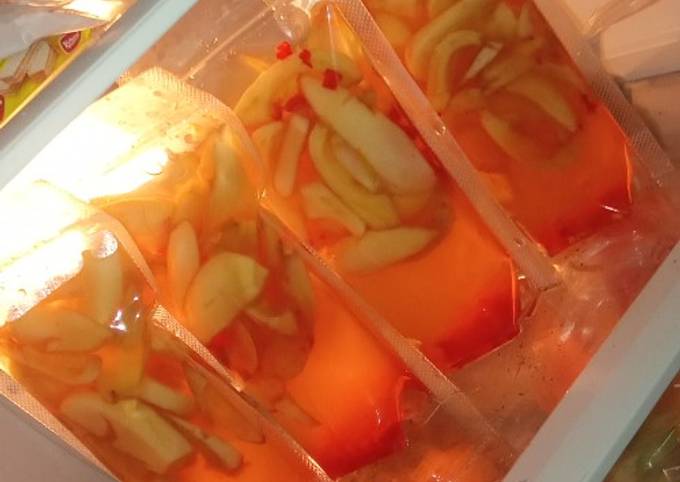 Bagaimana Menyiapkan Asinan Salak Simpel yang Lezat