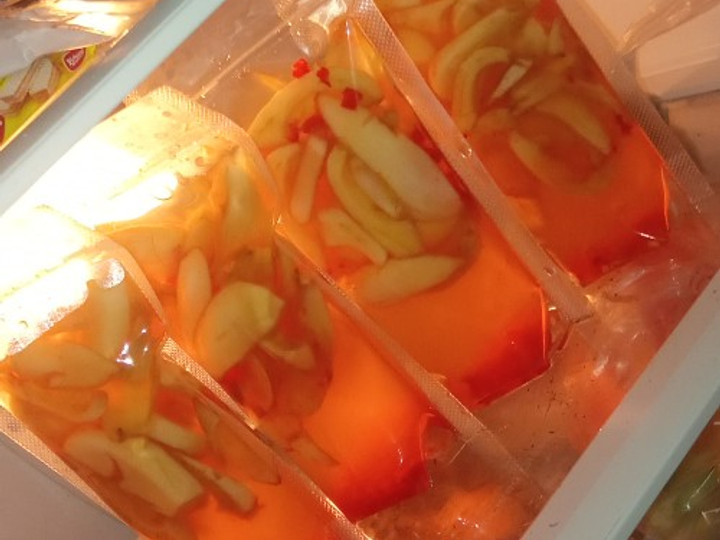 Bagaimana Menyiapkan Asinan Salak Simpel yang Lezat