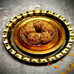 A picture of Chamsur dana Oats Makhana Laddoo.