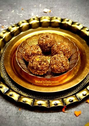 A picture of Chamsur dana Oats Makhana Laddoo.