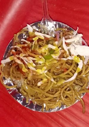 मार्केट स्टाइल चाऊमिन (market style chowmein recipe in HIndi) रेसिपी मुख्य फोटो