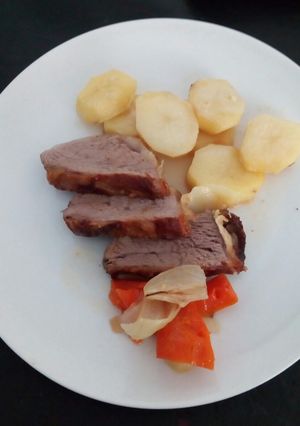 Una foto de Colita de cuadril con verduras al horno