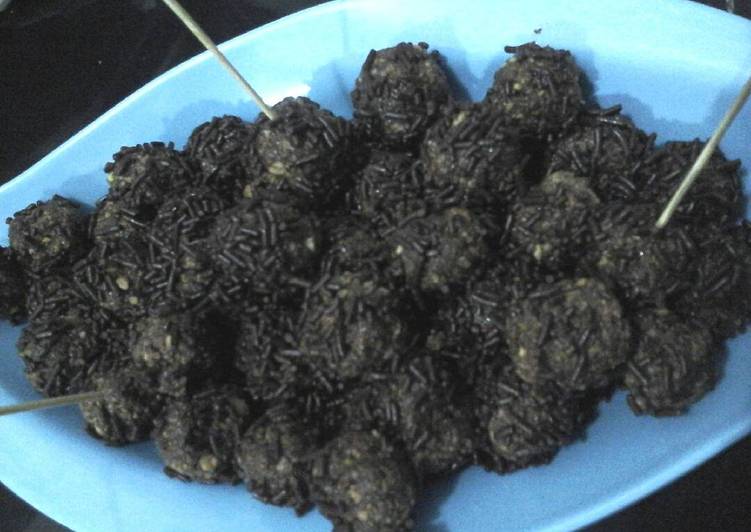 Bola-bola biskuit marie +double cokelat