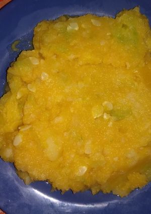 Una foto de Puré mixto de verduras con aderezo de zanahorias y ajo